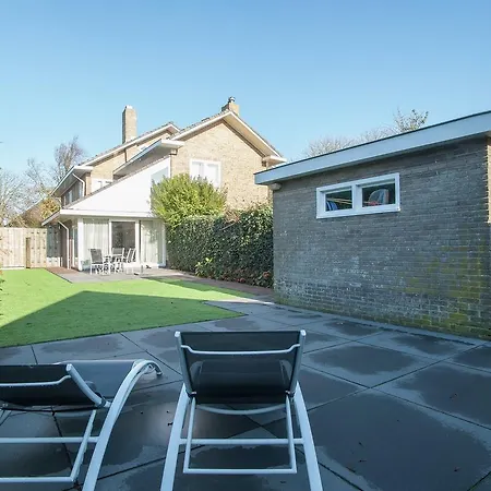 Spacious Holiday In With Jacuzzi